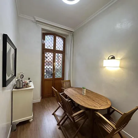 Femi Apartment *